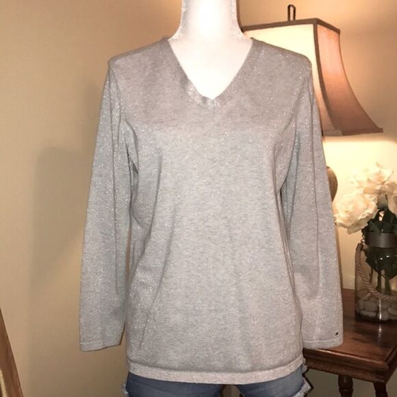 ✌️🏻TWO Tommy Hilfiger Gray V-neck Sweaters - Picture 1 of 9